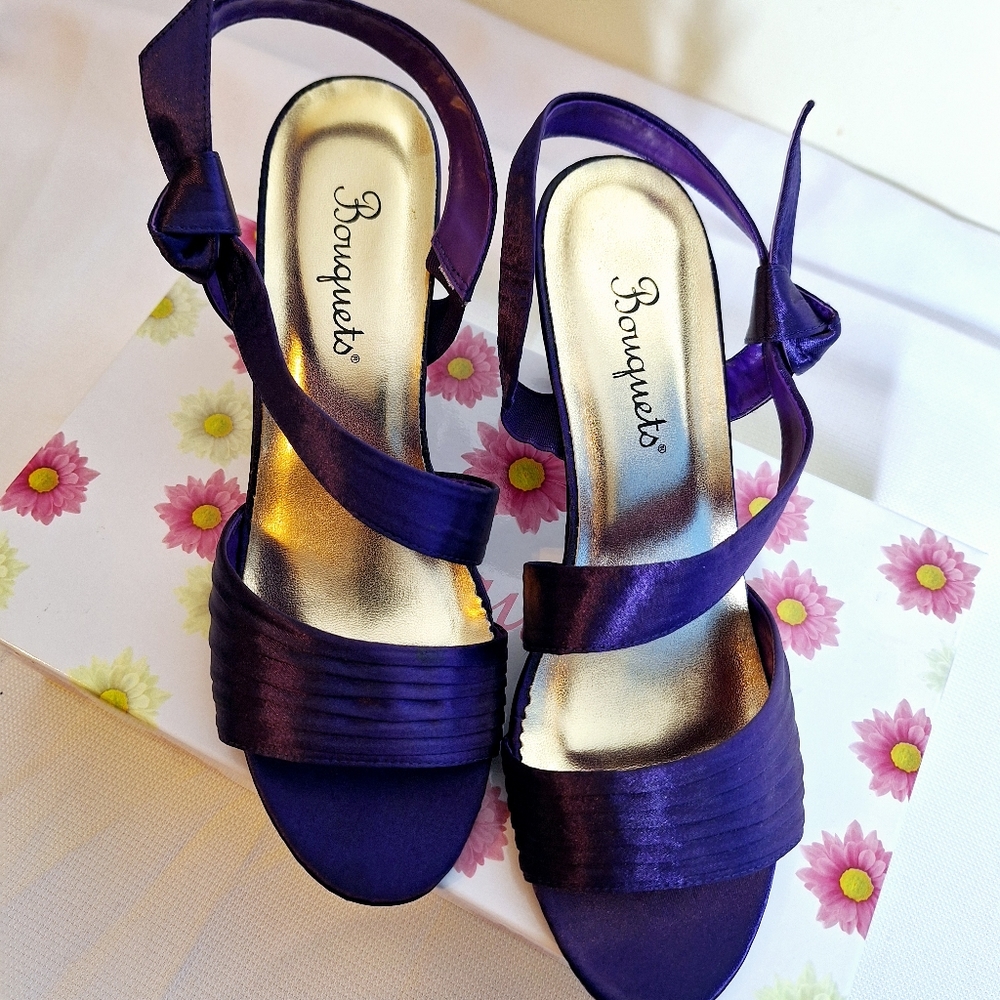 NWTB Bouquets Brand " Pretty Purple  Satin Feet" open toe formal shoes size 9M.